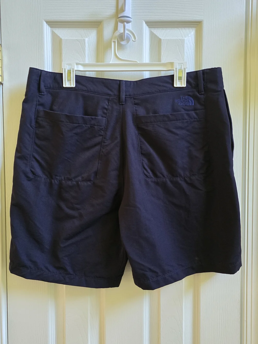 NWOT The North Face Men's Dark Navy Flat-Front Shorts - 38